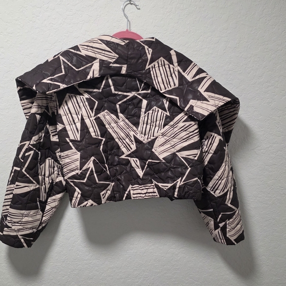 Star Pattern Cropped Quilted Jacket - Picture 2 of 10